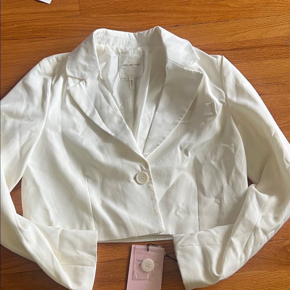 Avec Les Filles Cropped Blazer